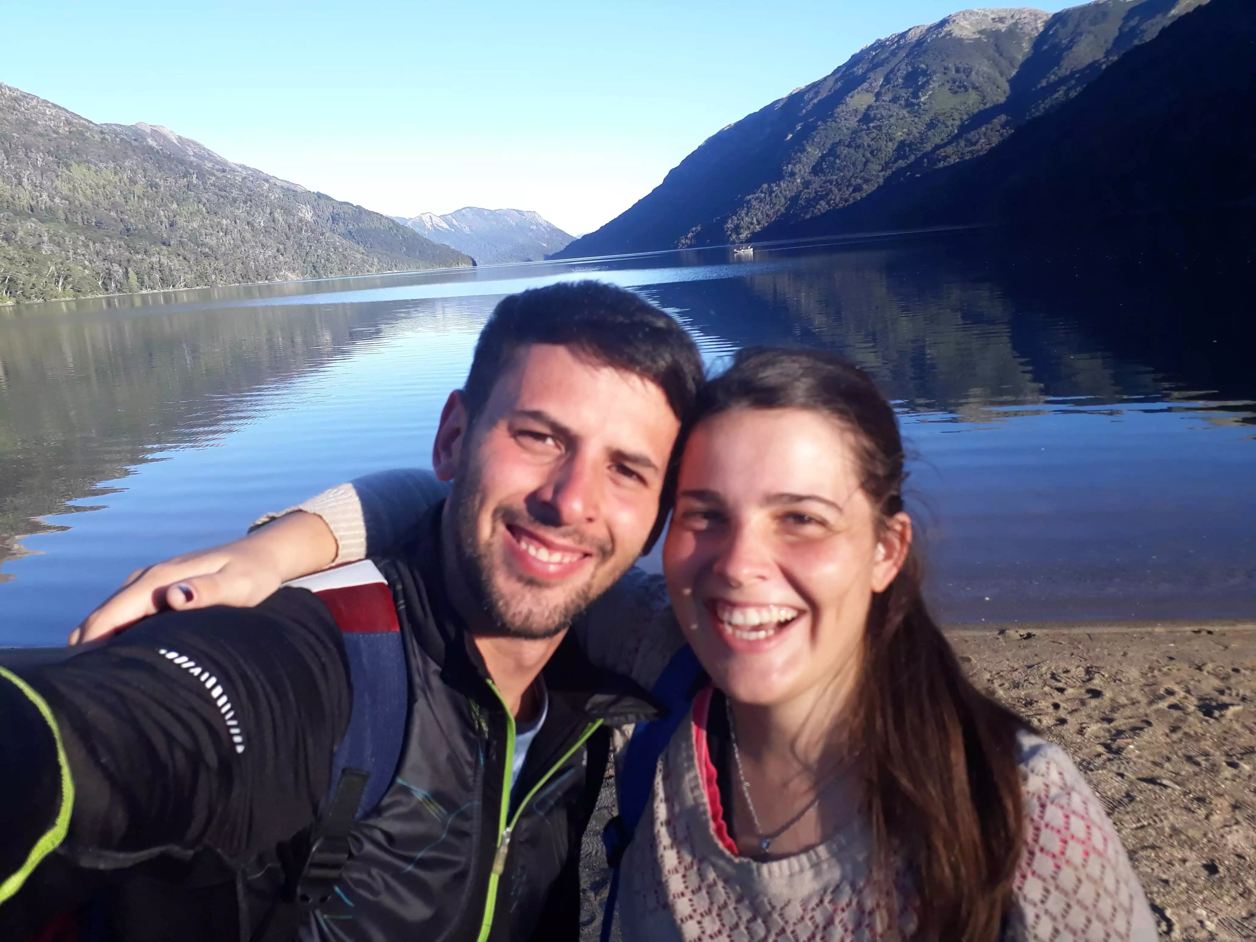 Playa del Lago Traful en el Camping 'Pichi Traful'.