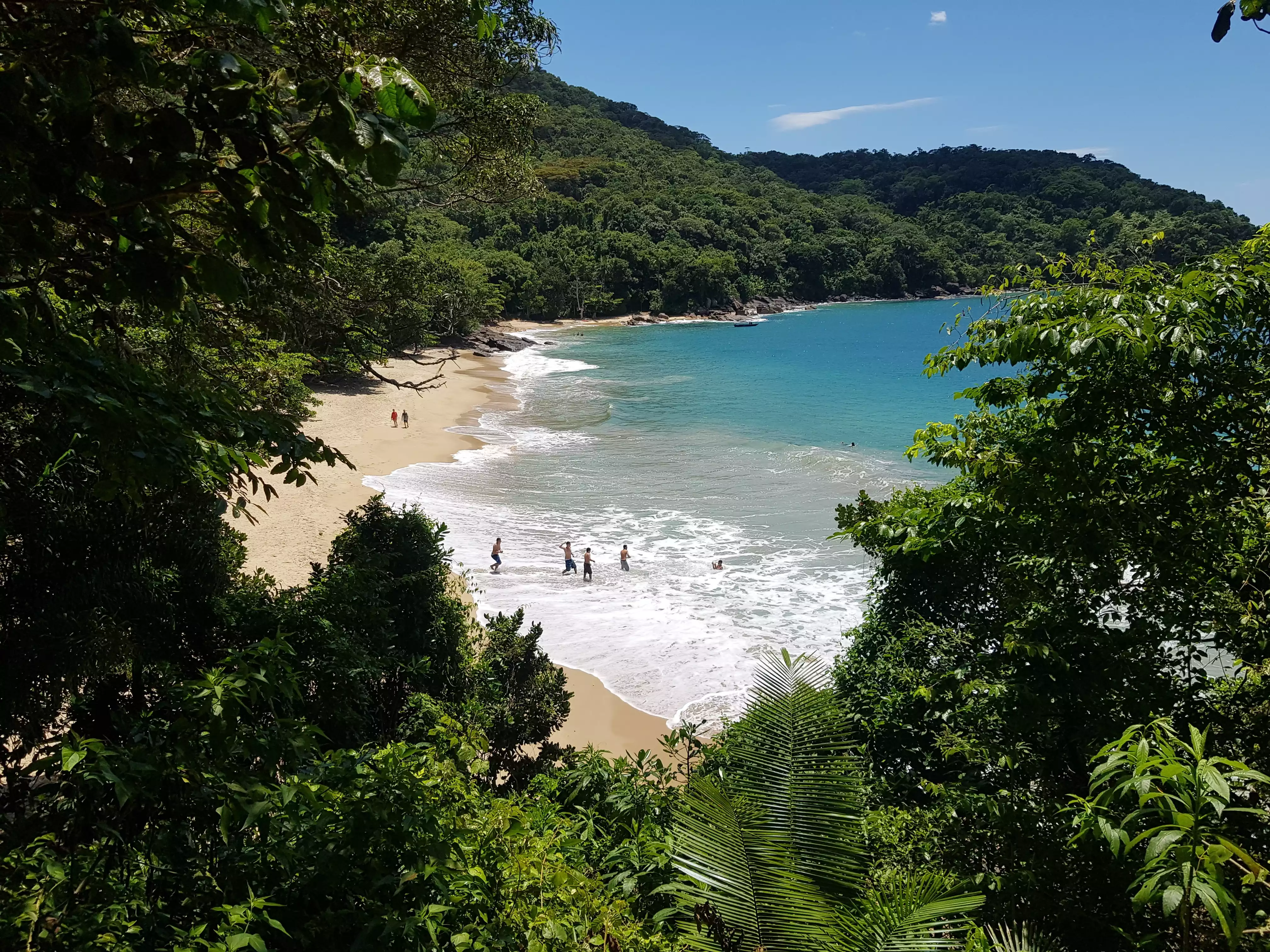 Praia Grande do Bonete, Ubatuba, Brasil. Esta playa se puede conocer mediante la caminata conocida como la "Trilha das 7 praias".